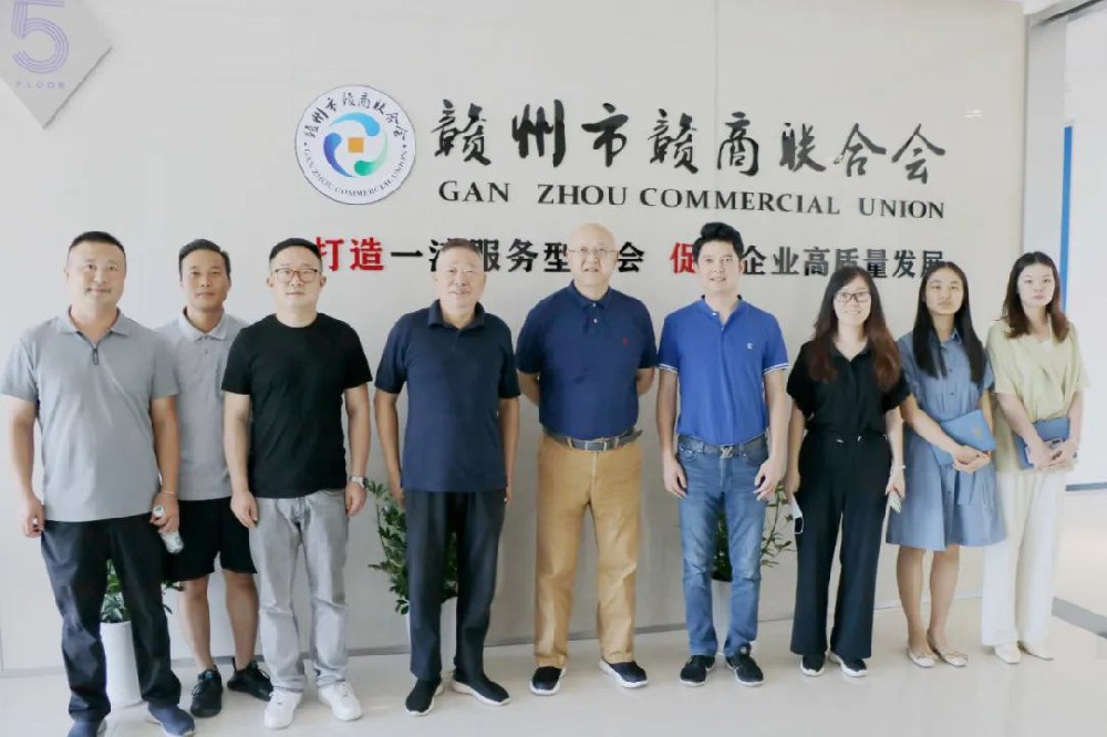 商會監(jiān)事會主席、江西憶源多媒體科技有限公司董事長徐林楠一行來商會秘書處參觀交流