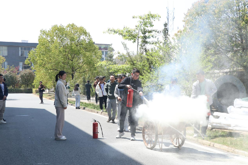 憶源科技開展消防安全實(shí)戰(zhàn)演練?